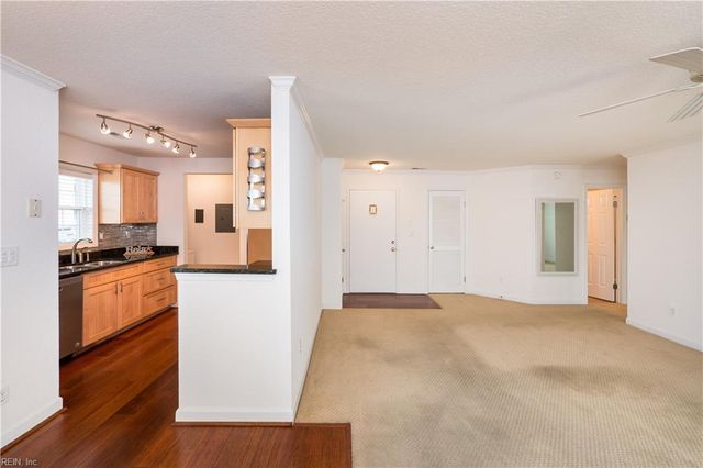 423 Harbour Pt Apt 102, Virginia Beach, VA 23451