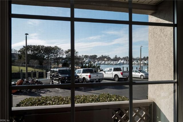 423 Harbour Pt Apt 102, Virginia Beach, VA 23451