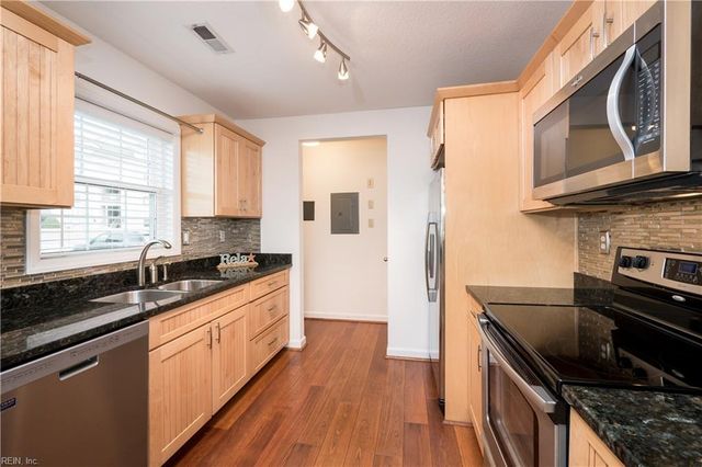 423 Harbour Pt Apt 102, Virginia Beach, VA 23451