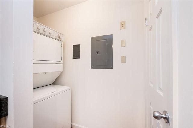 423 Harbour Pt Apt 102, Virginia Beach, VA 23451