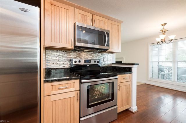 423 Harbour Pt Apt 102, Virginia Beach, VA 23451