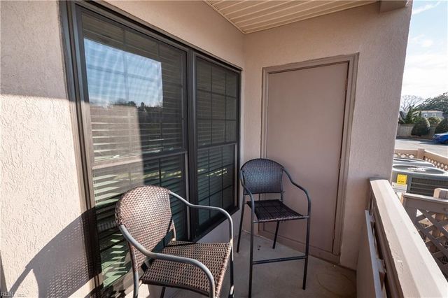 423 Harbour Pt Apt 102, Virginia Beach, VA 23451