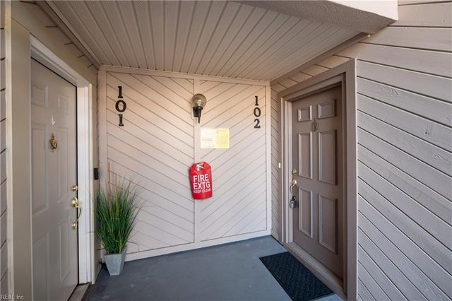 423 Harbour Pt Apt 102, Virginia Beach, VA 23451