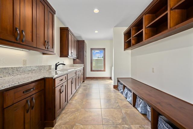 21216 Bertram LN, Spicewood, TX 78669