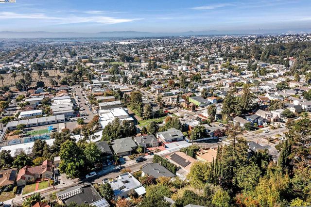 6432 Outlook Ave, Oakland, CA 94605