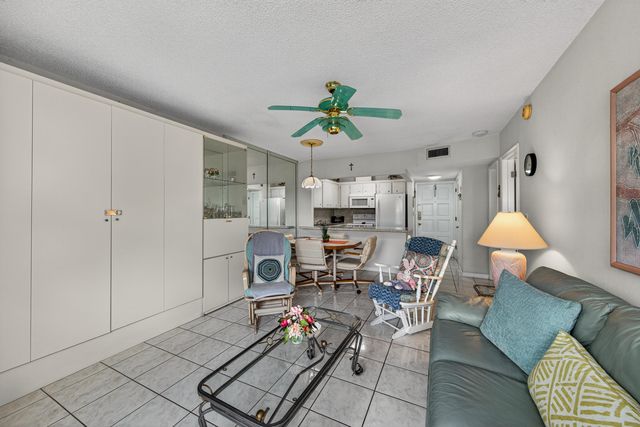 221 SE 9th Avenue 203, Pompano Beach, FL 33060