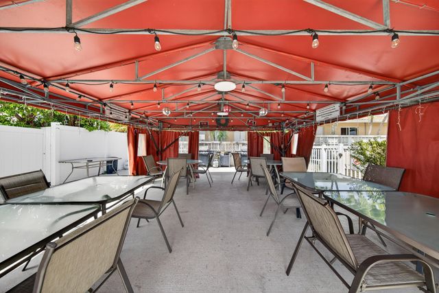 221 SE 9th Avenue 203, Pompano Beach, FL 33060