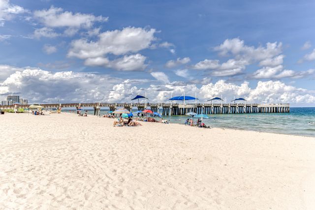 221 SE 9th Avenue 203, Pompano Beach, FL 33060