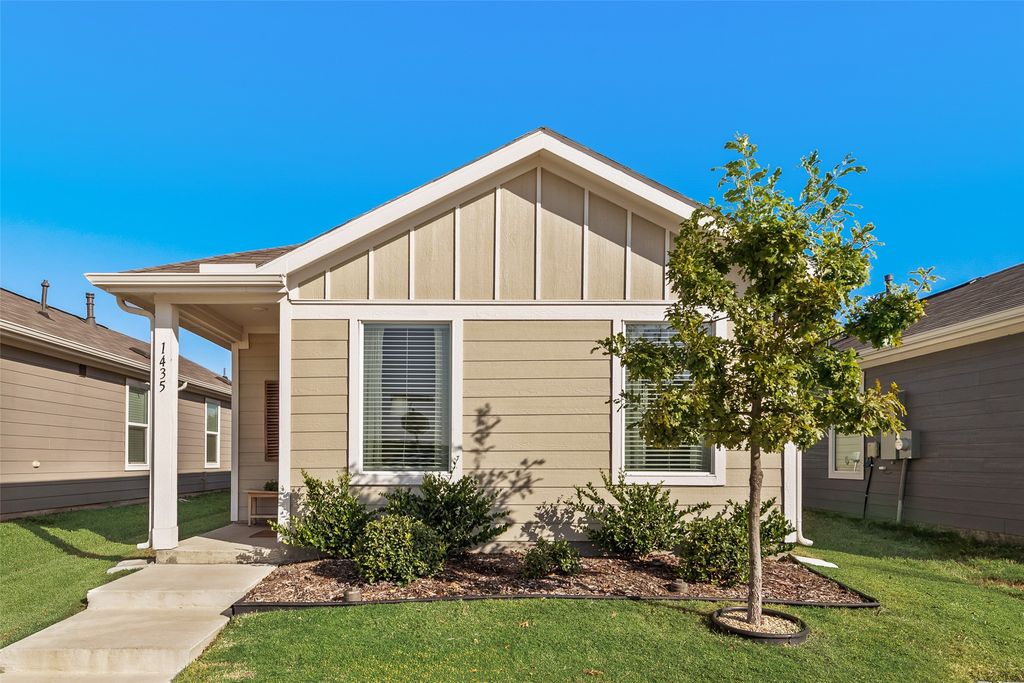 1435 Sterling Way, Ferris, TX 75125