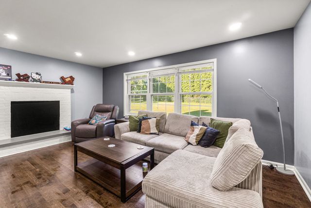 40233 N Lakeview Avenue, Antioch, IL 60002