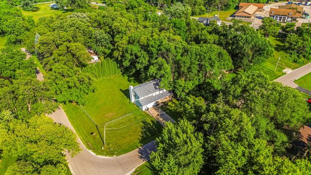 40233 N Lakeview Avenue, Antioch, IL 60002