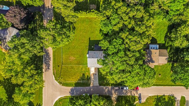 40233 N Lakeview Avenue, Antioch, IL 60002
