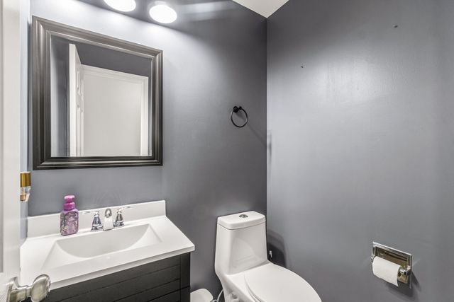 40233 N Lakeview Avenue, Antioch, IL 60002