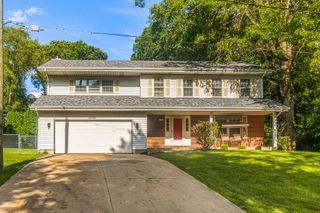 40233 N Lakeview Avenue, Antioch, IL 60002