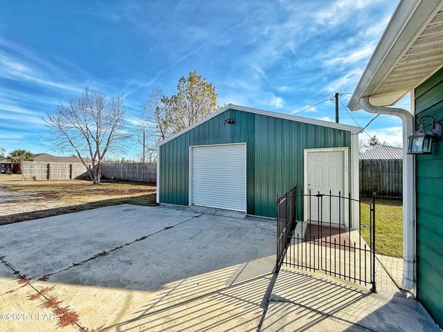 21382 NW Paradise Lane, Altha, FL 32421