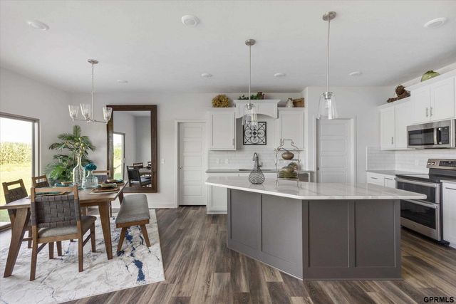 6702 S 200 Avenue, Omaha, NE 68135