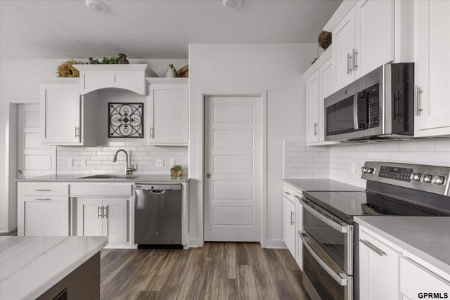 6702 S 200 Avenue, Omaha, NE 68135