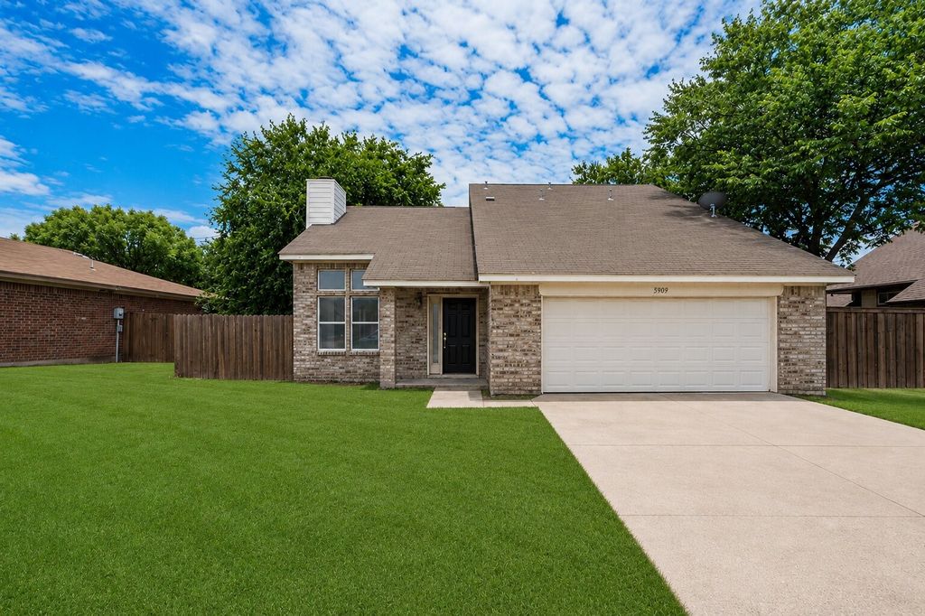 5909 Shady Springs Trail, Fort Worth, TX 76179