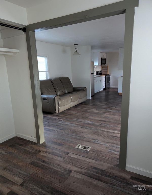 50 NW Barlington St, Mountain Home, ID 83647 photo 8