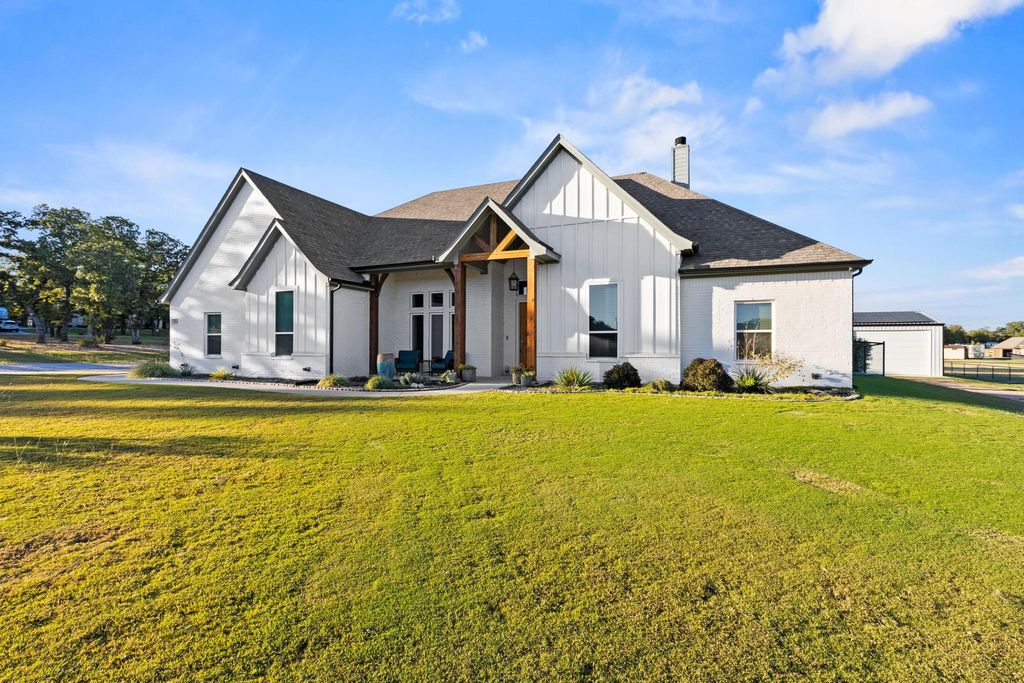 2024 Antler Loop, Poolville, TX 76487