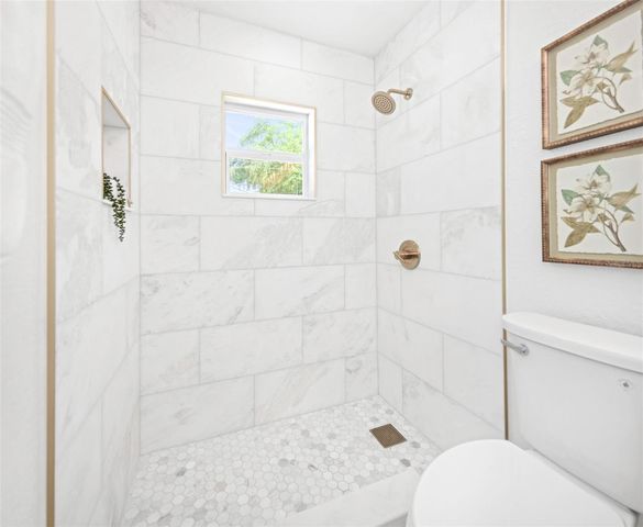 653 64TH AVENUE S, St Petersburg, FL 33705
