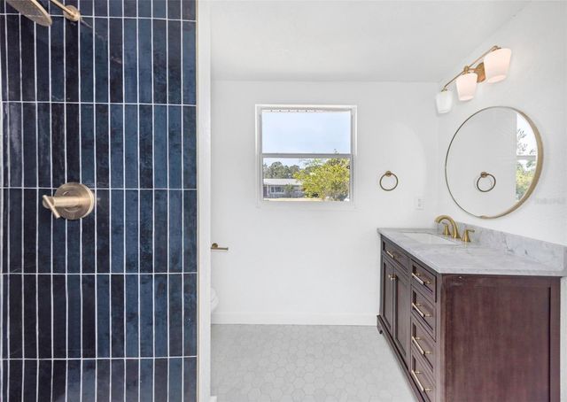 653 64TH AVENUE S, St Petersburg, FL 33705