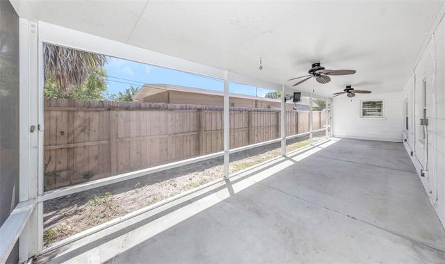653 64TH AVENUE S, St Petersburg, FL 33705