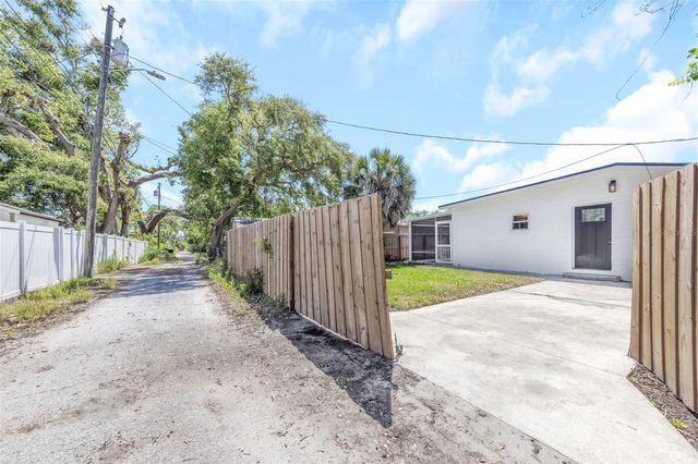 653 64TH AVENUE S, St Petersburg, FL 33705
