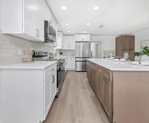 653 64TH AVENUE S, St Petersburg, FL 33705