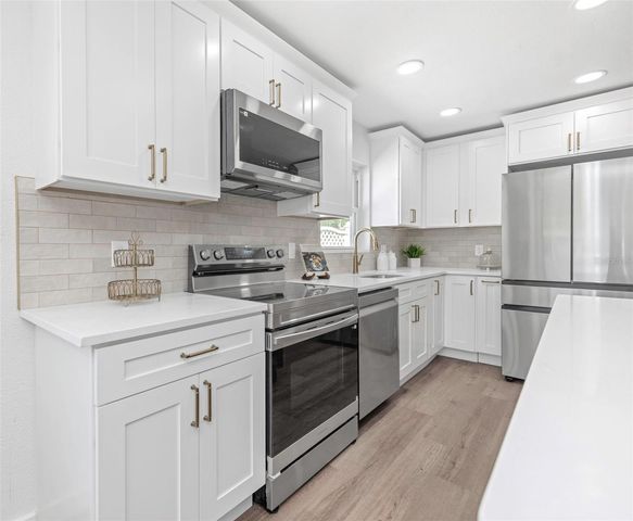 653 64TH AVENUE S, St Petersburg, FL 33705