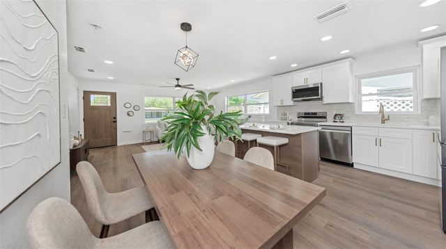 653 64TH AVENUE S, St Petersburg, FL 33705
