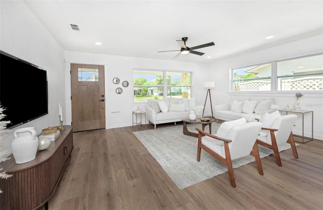 653 64TH AVENUE S, St Petersburg, FL 33705