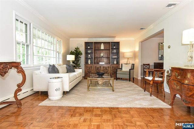 60 Dimmig Road, Upper Saddle River, NJ 07458