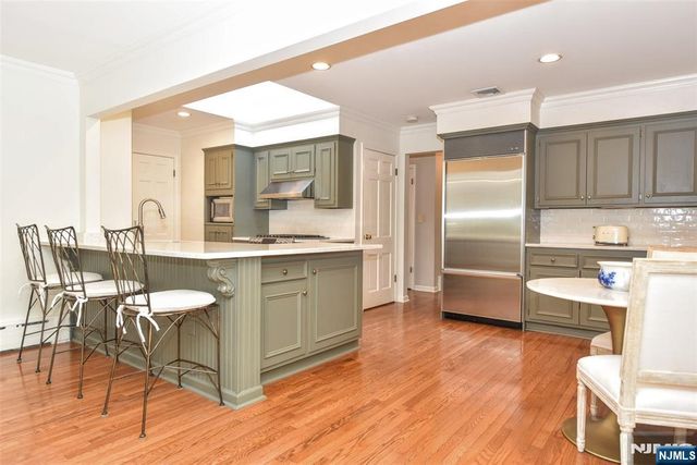 60 Dimmig Road, Upper Saddle River, NJ 07458