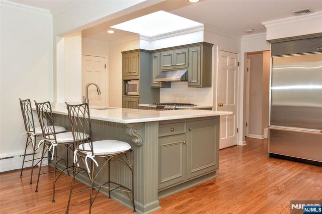 60 Dimmig Road, Upper Saddle River, NJ 07458