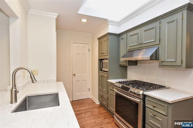 60 Dimmig Road, Upper Saddle River, NJ 07458