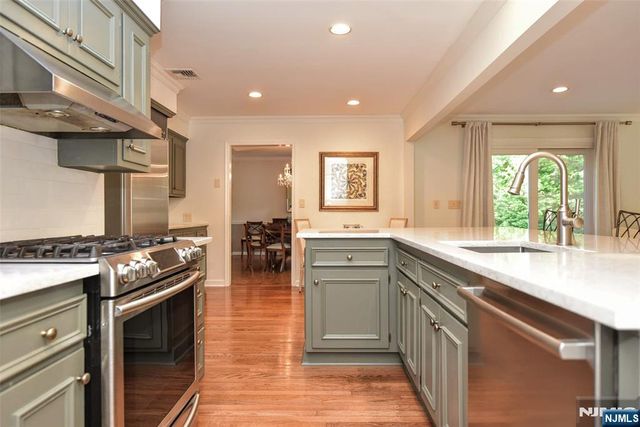 60 Dimmig Road, Upper Saddle River, NJ 07458