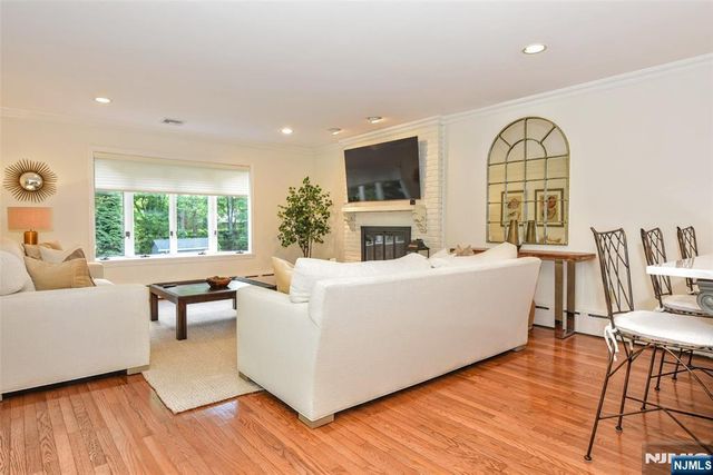 60 Dimmig Road, Upper Saddle River, NJ 07458