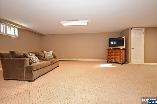 60 Dimmig Road, Upper Saddle River, NJ 07458