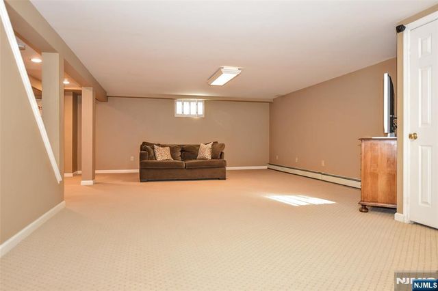 60 Dimmig Road, Upper Saddle River, NJ 07458