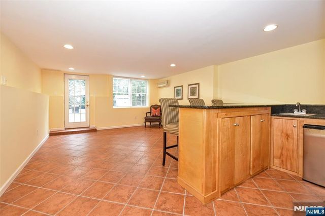 60 Dimmig Road, Upper Saddle River, NJ 07458