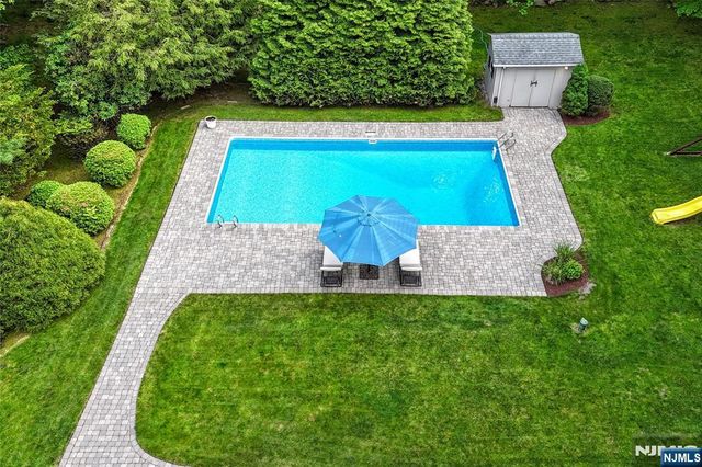 60 Dimmig Road, Upper Saddle River, NJ 07458