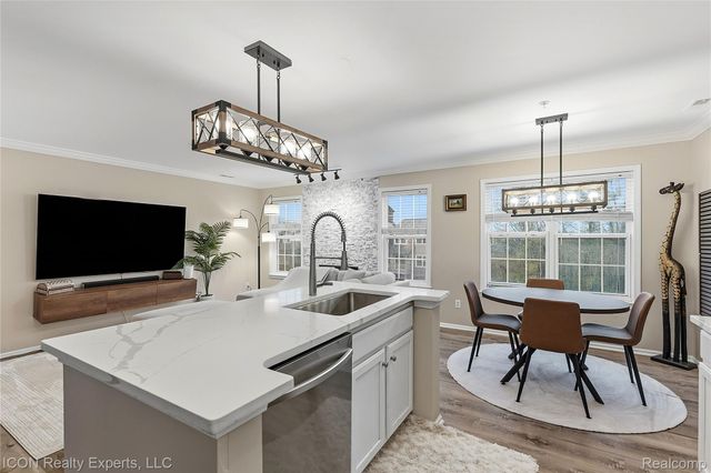 2912 Barclay Way, Ann Arbor, MI 48105