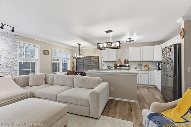 2912 Barclay Way, Ann Arbor, MI 48105