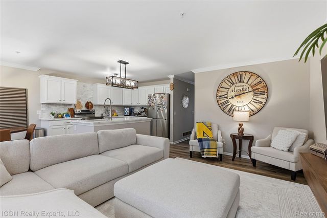 2912 Barclay Way, Ann Arbor, MI 48105