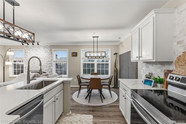 2912 Barclay Way, Ann Arbor, MI 48105