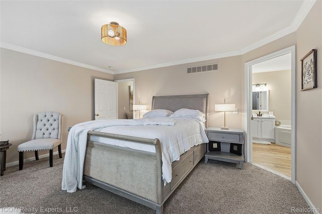 2912 Barclay Way, Ann Arbor, MI 48105