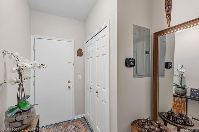 2912 Barclay Way, Ann Arbor, MI 48105