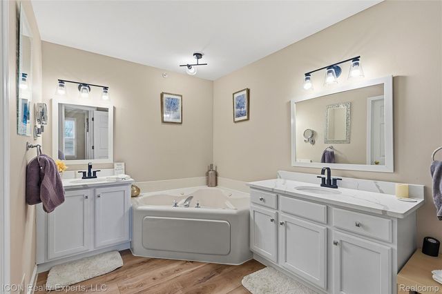 2912 Barclay Way, Ann Arbor, MI 48105