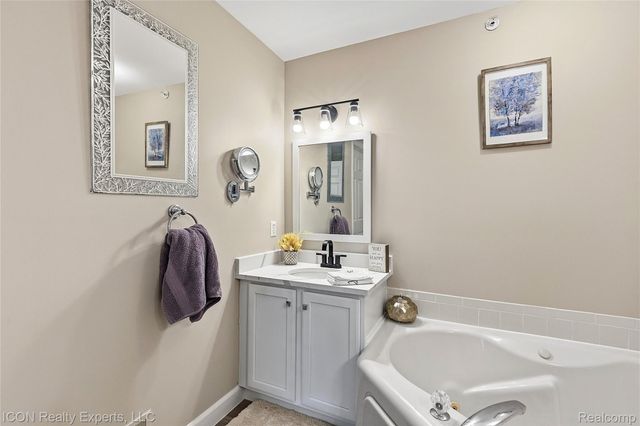 2912 Barclay Way, Ann Arbor, MI 48105